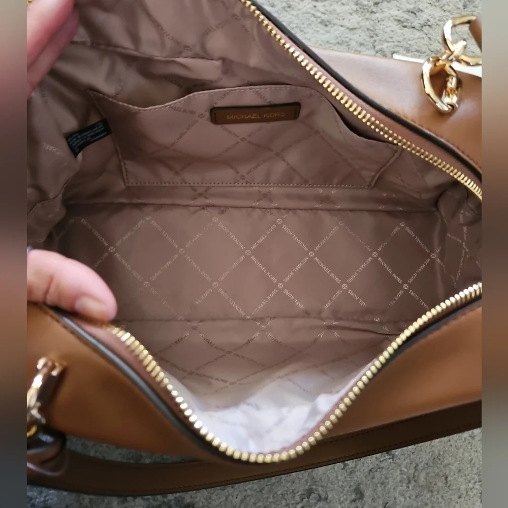 Michael Kors Cecily Medium Signature Logo Shoulder Bag In Vanilla